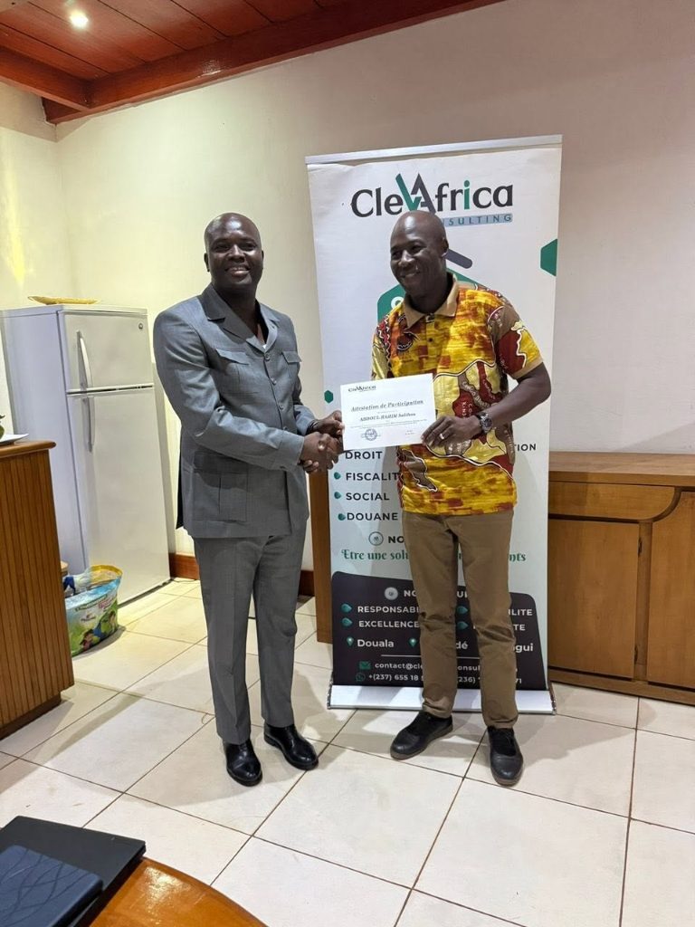 Remise d'attestation de participation à un séminaire CLEV Africa Consulting
